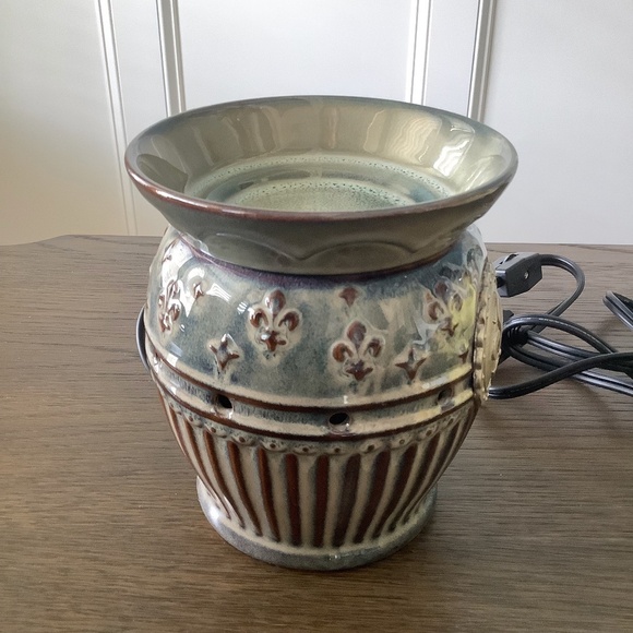 NEW Scentsy Warmer In Charlemagne Authentic - Picture 11 of 15